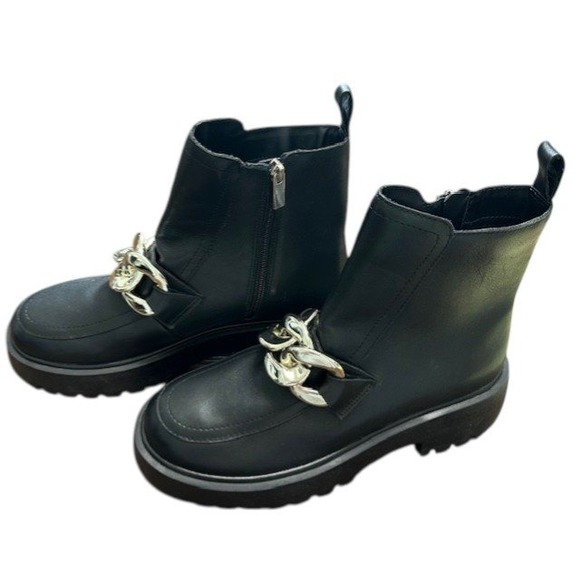 Steve Madden Cleo Black Leather Chunky Lug Sole Round‎ Toe Ankle Boot Sz 8.5 - Picture 1 of 11